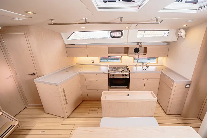 Oceanis 46.1 (5 cab) - interni