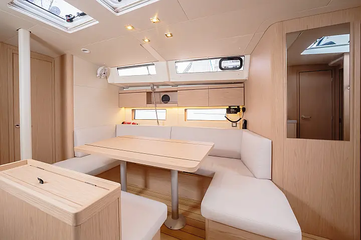 Oceanis 46.1 (5 cab) - interni