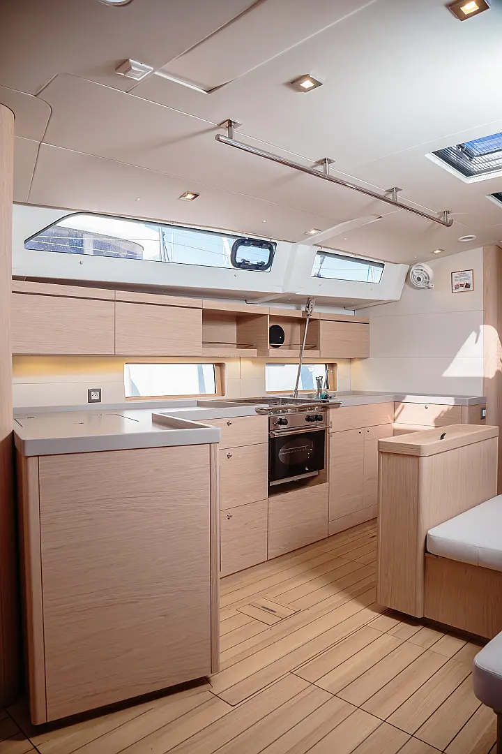 Oceanis 46.1 - dinette