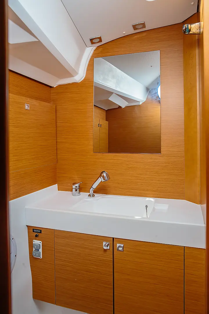 Sun Odyssey 519 - bagno