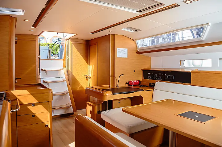 Sun Odyssey 519 - dinette