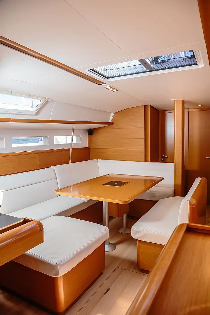 Sun Odyssey 519 - dinette