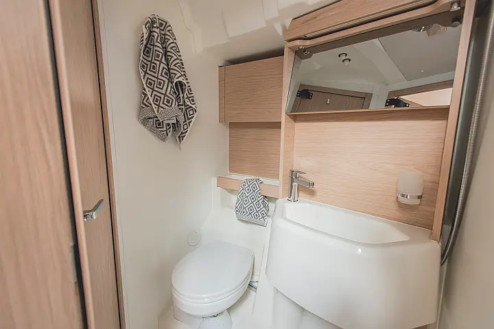 Oceanis 51.1 - bagno