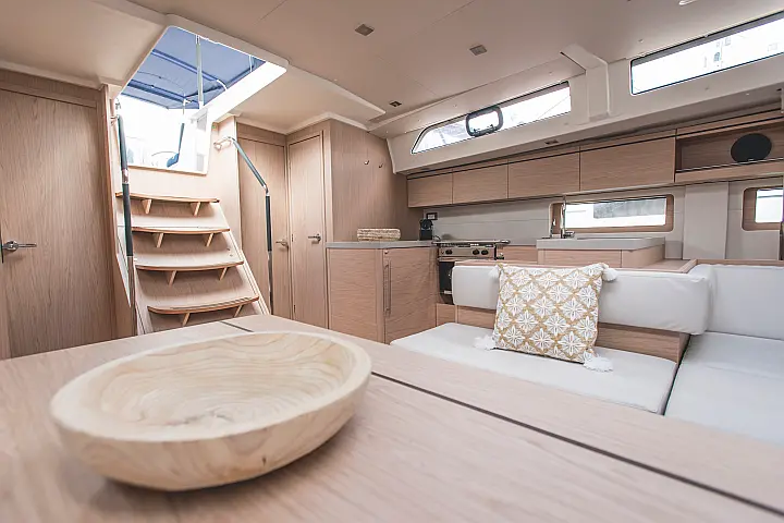 Oceanis 51.1 - dinette