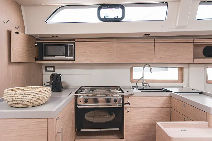 Oceanis 51.1 - cucina