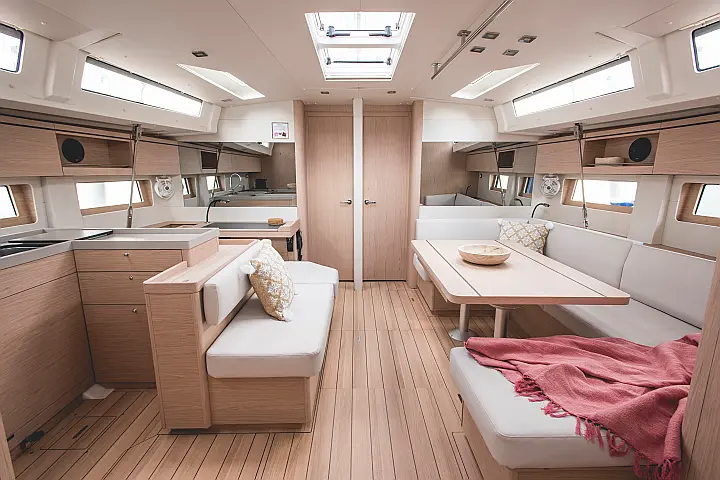 Oceanis 51.1 - dinette