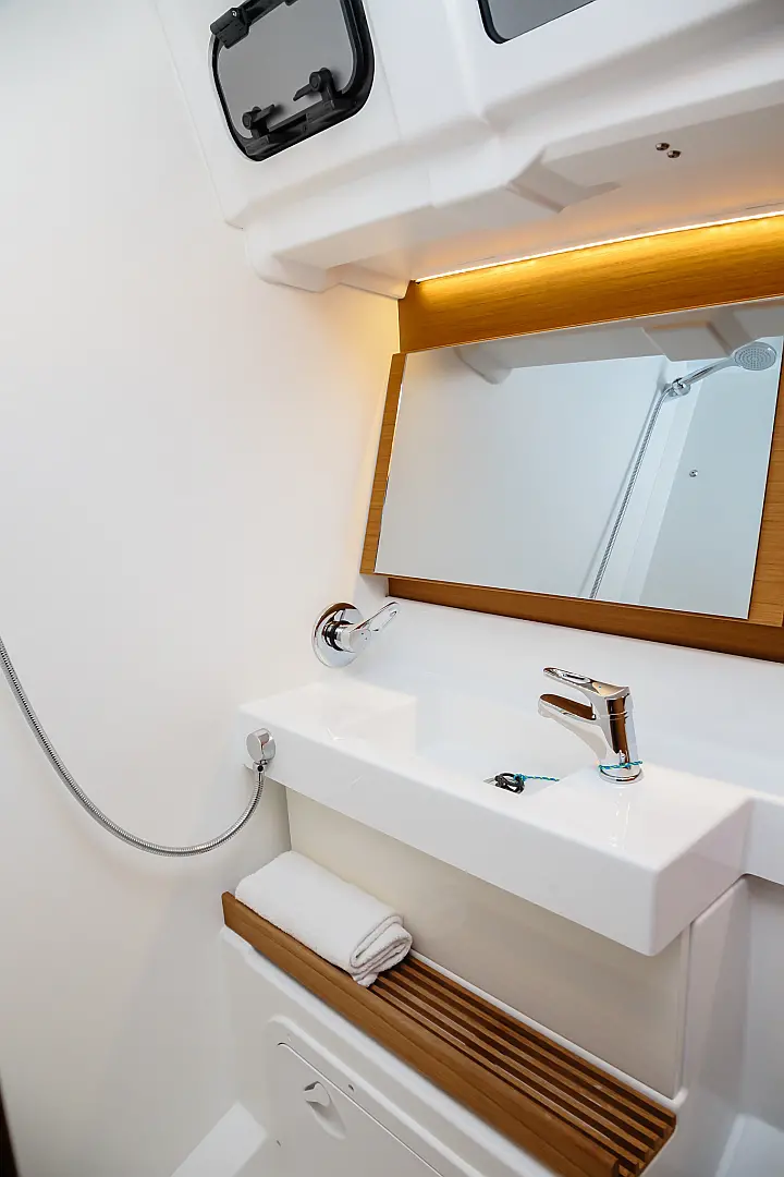 Sun Odyssey 490 - bagno