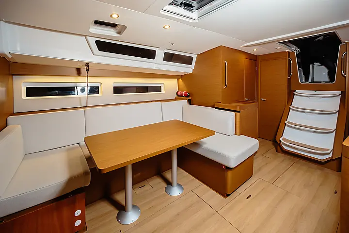 Sun Odyssey 490 - dinette