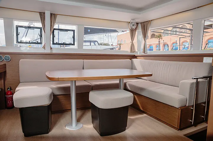 Lagoon 450 Fly - dinette