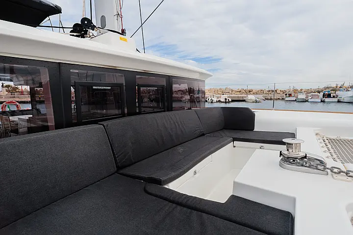 Lagoon 450 Fly - esterno