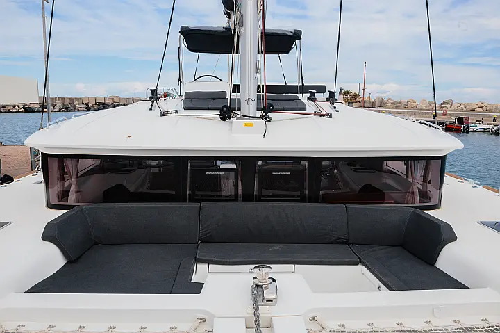 Lagoon 450 Fly - esterno