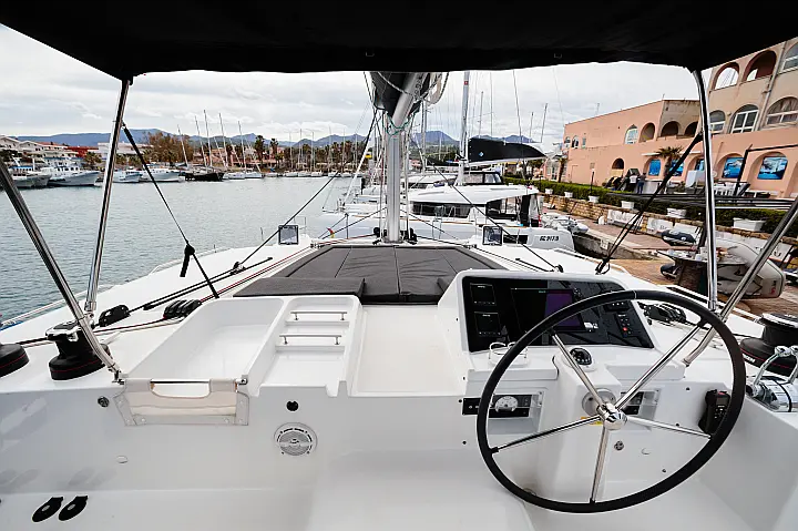Lagoon 450 Fly - timone + strumenti esterni