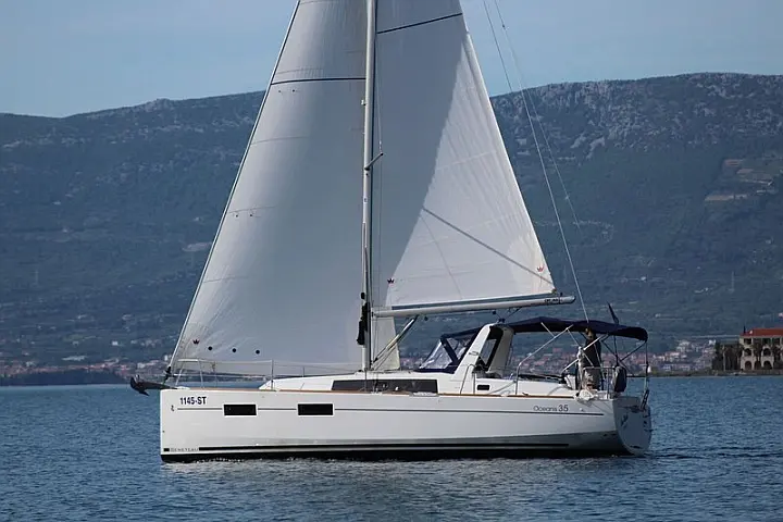 Beneteau Oceanis 35 - 