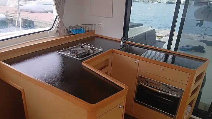 Lagoon 42 - Galley