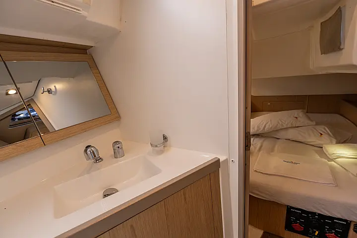 Oceanis 45 - Toilet