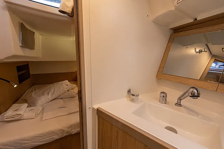 Oceanis 45 - Toilet