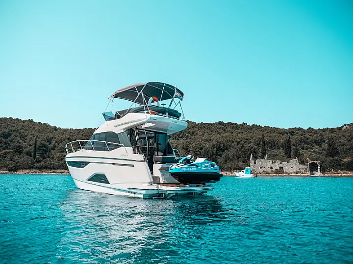 Bavaria R40 FLY - 