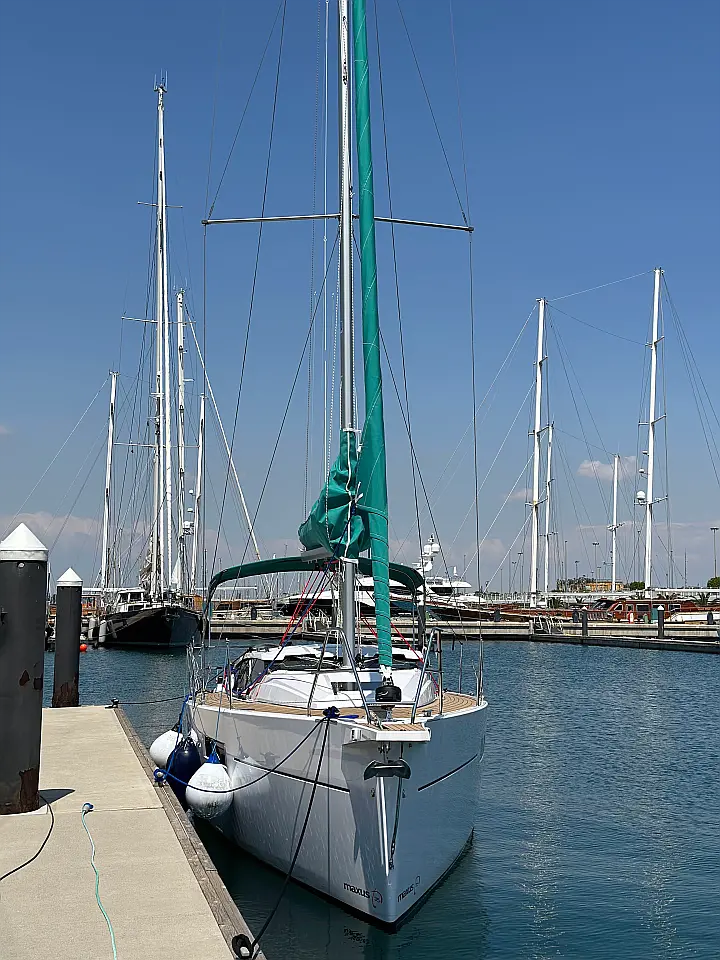 Maxus 35 (see with our base extra options availability as Air Conditioned) - 