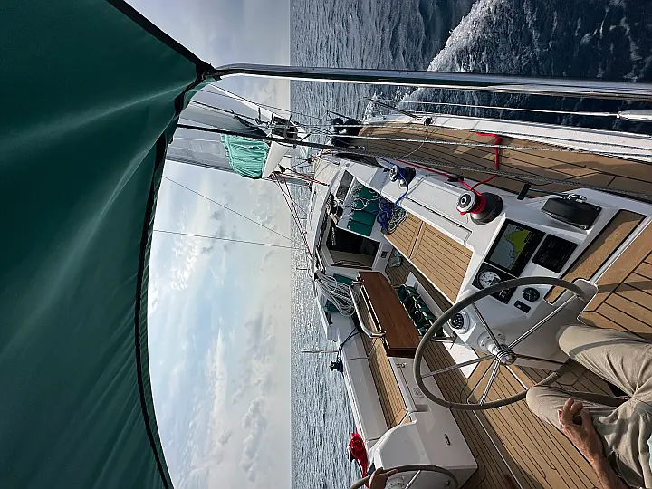 Maxus 35 (see with our base extra options availability as Air Conditioned) - 