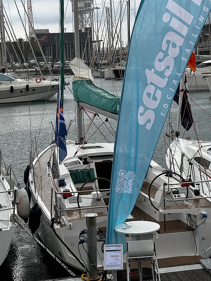Maxus 35 (see with our base extra options availability as Air Conditioned) - 