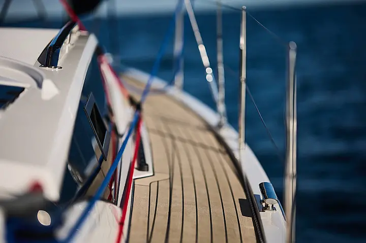 Maxus 35 (see with our base extra options availability as Air Conditioned) - 