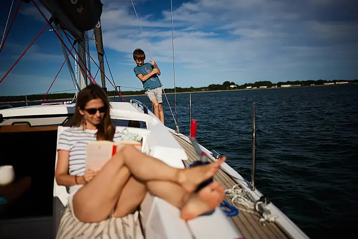 Maxus 35 (see with our base extra options availability as Air Conditioned) - 