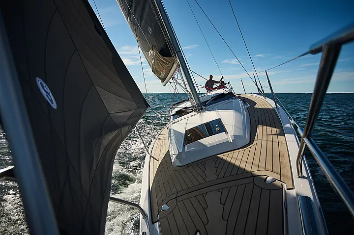 Maxus 35 (see with our base extra options availability as Air Conditioned) - 