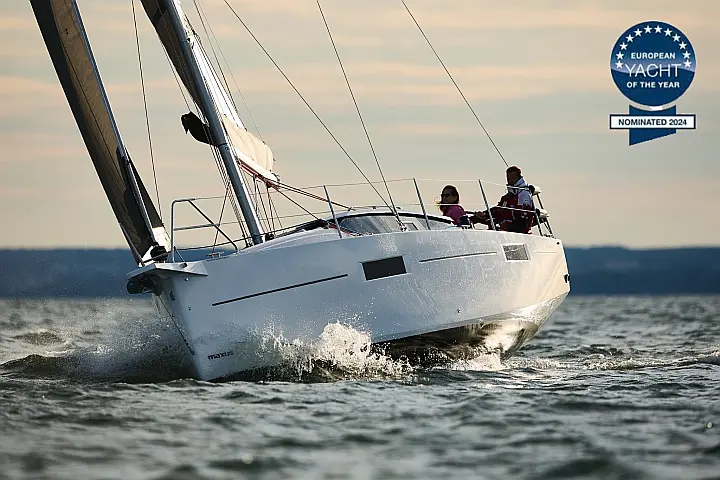 Maxus 35 (see with our base extra options availability as Air Conditioned) - 
