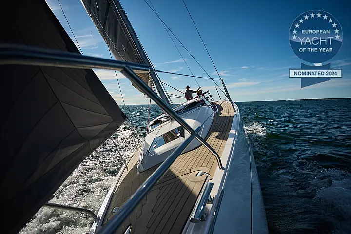 Maxus 35 (see with our base extra options availability as Air Conditioned) - 