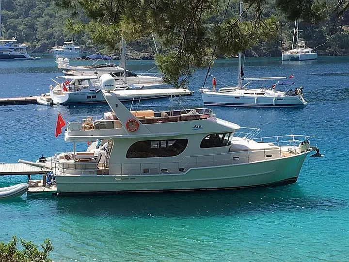 SES Yacht Trawler 55 - 