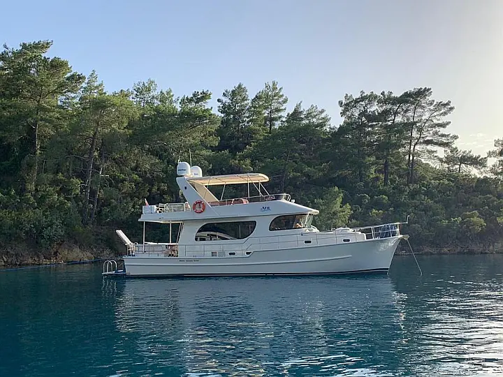 SES Yacht Trawler 55 - 