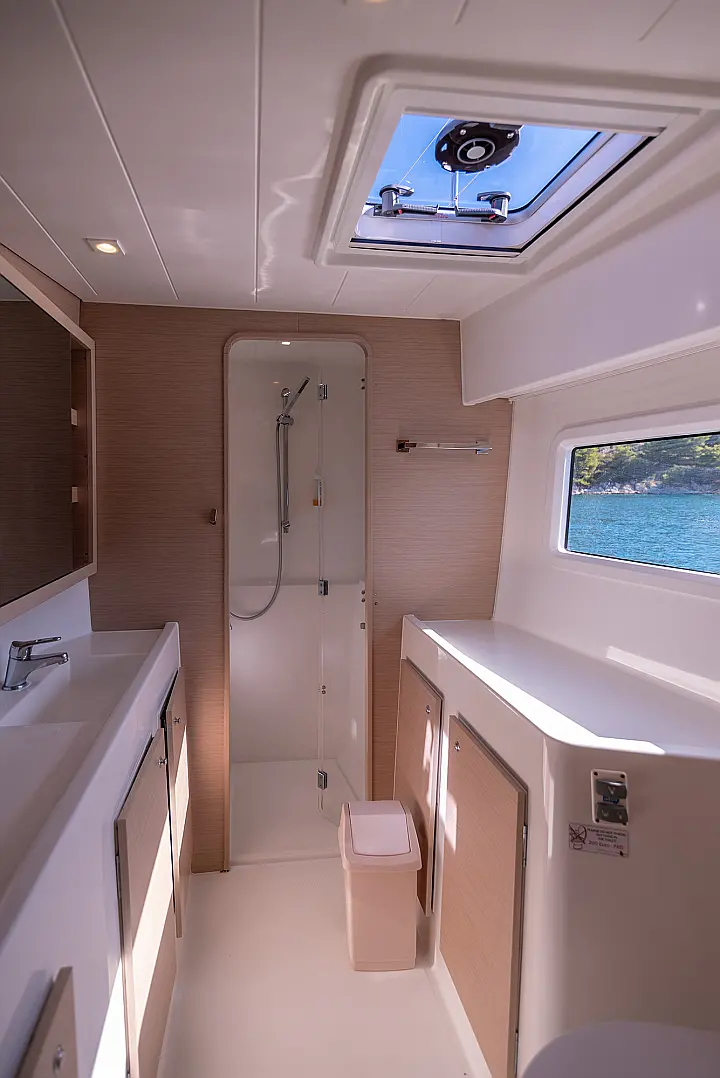 Lagoon 42 owner version - 