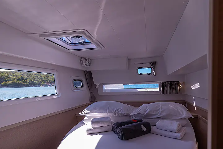 Lagoon 42 owner version - 