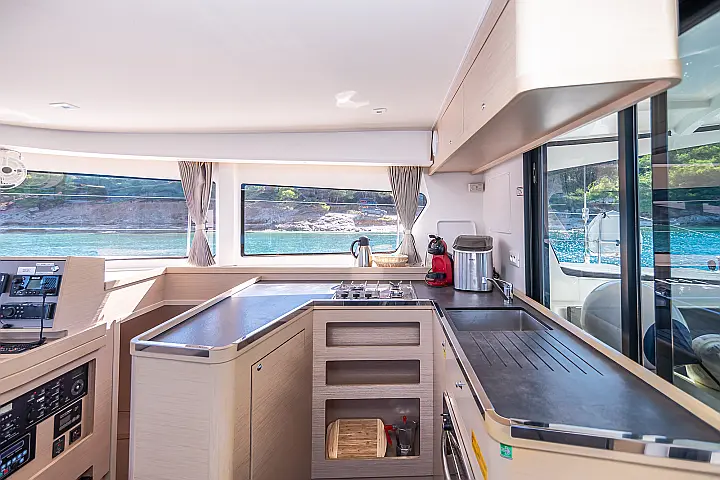 Lagoon 42 owner version - 