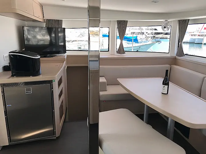 Lagoon 42 owner version - 