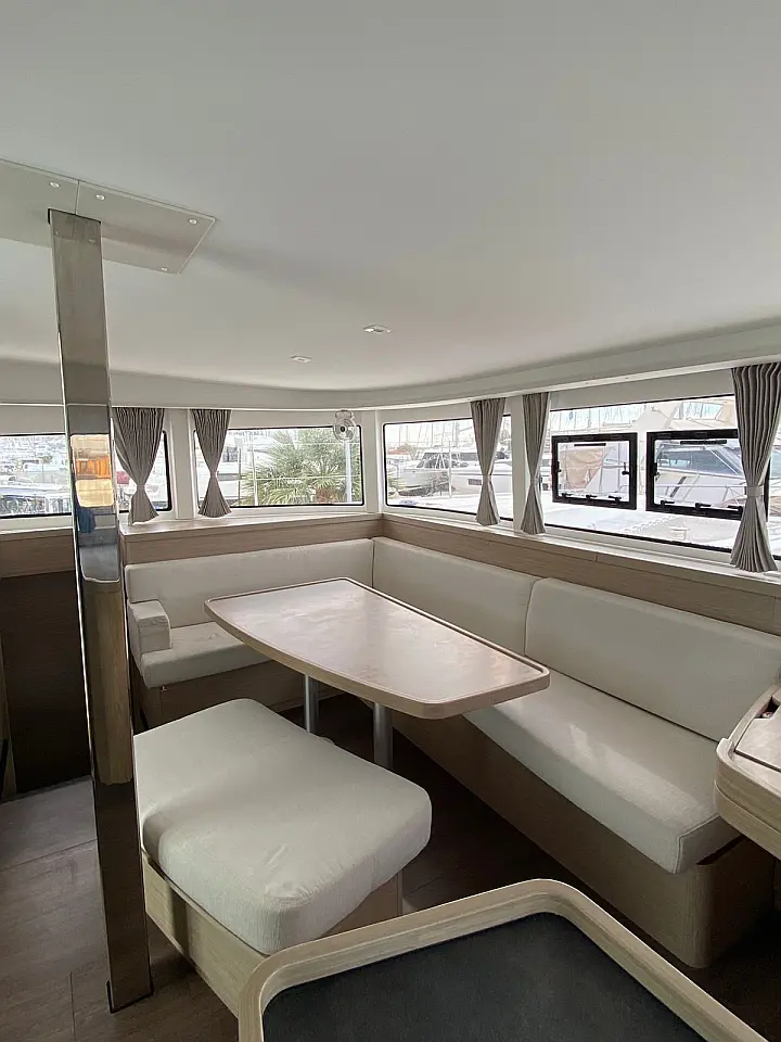 Lagoon 42 - 