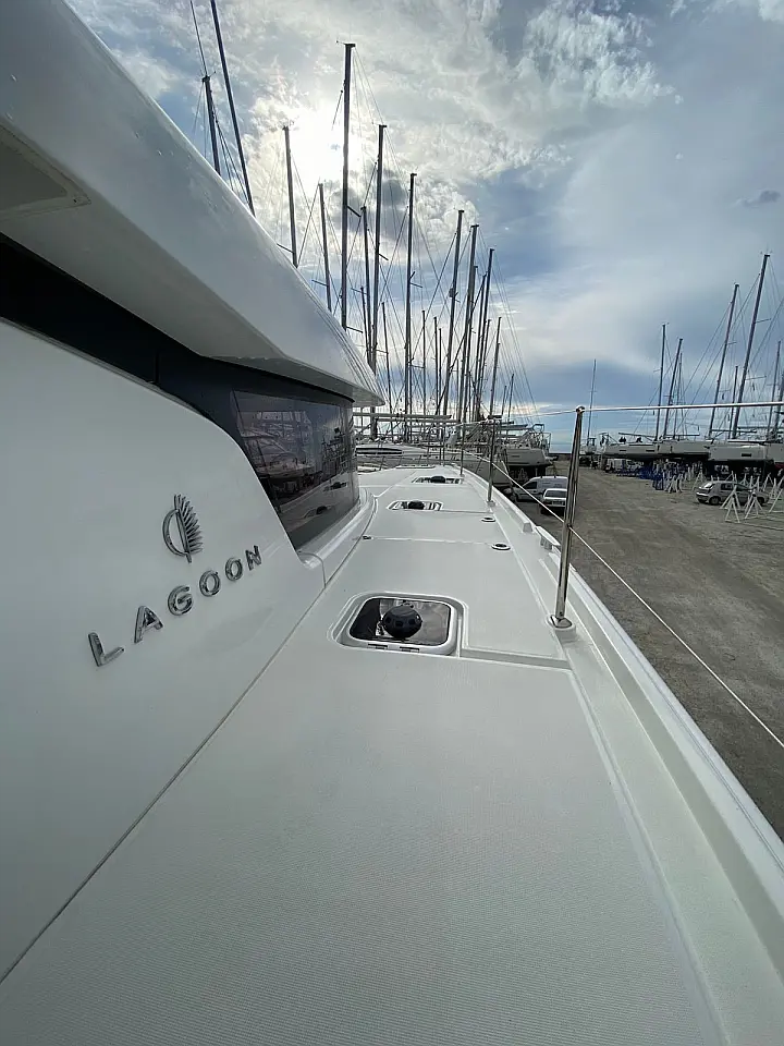 Lagoon 42 - 