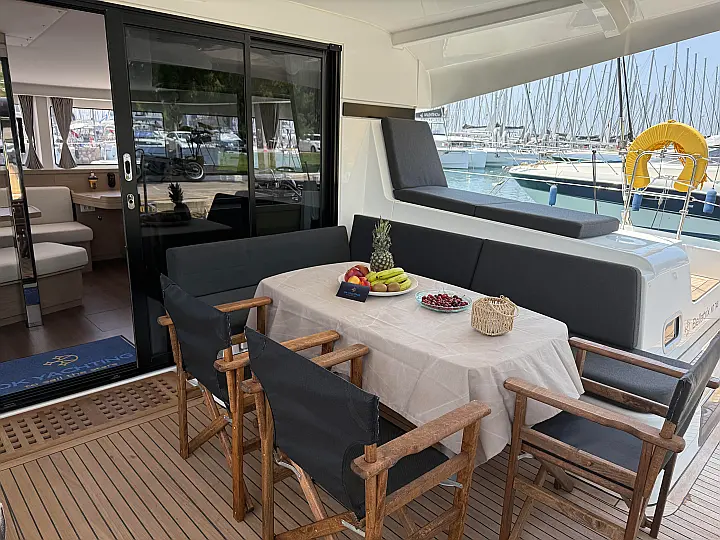 Lagoon 42 - 