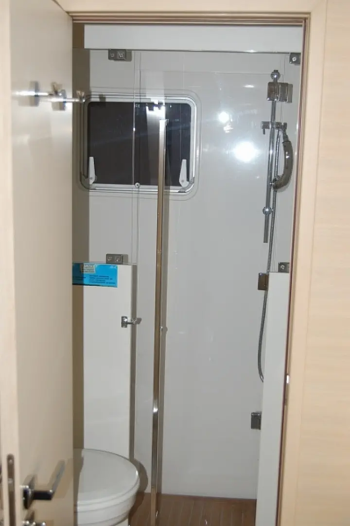Lagoon 620 - Bath 2