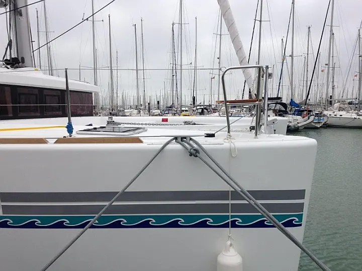 Lagoon 450 SporTop - Bug