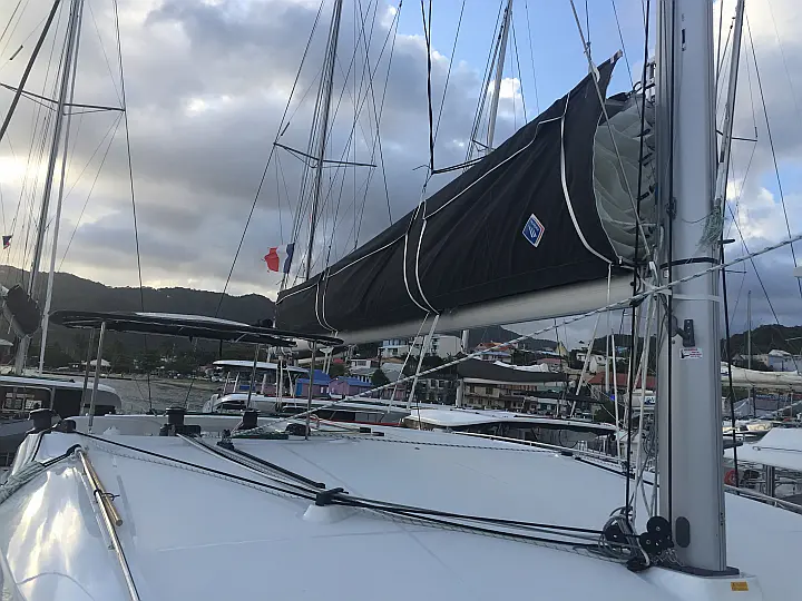 Lagoon 450 SporTop - Sail