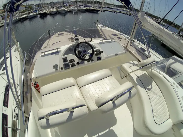 Fairline Phantom 40 - Fly Bridge