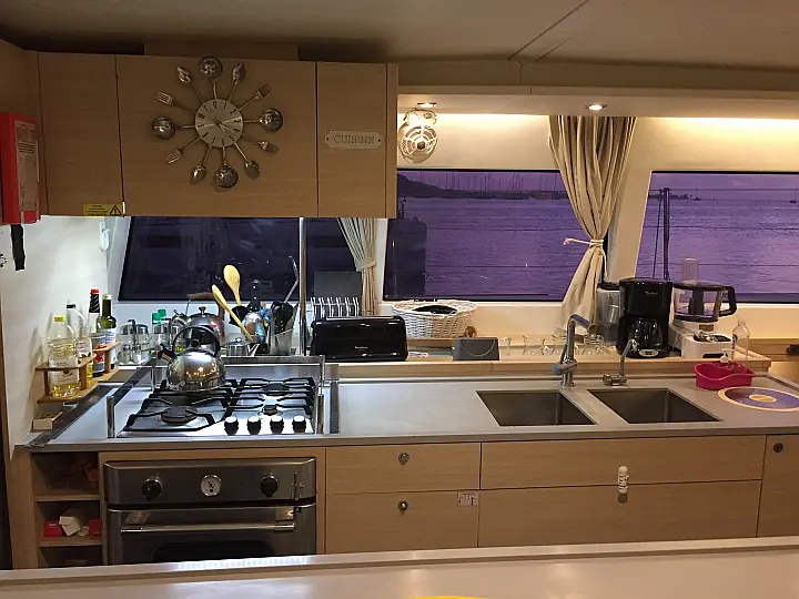 Lagoon 620 - Kitchen 1