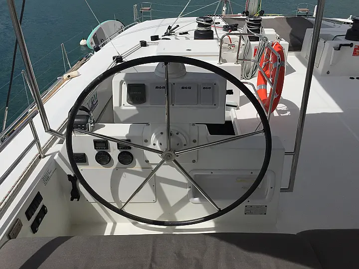 Lagoon 620 - Helmstation