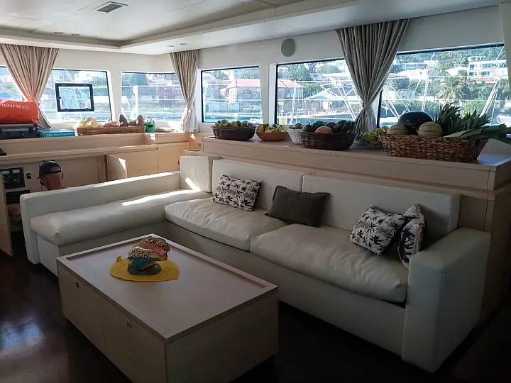 Lagoon 620 - Saloon 1