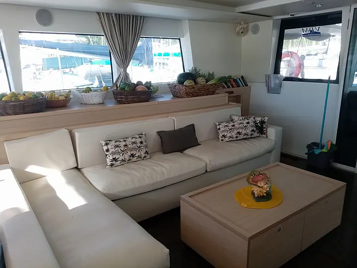 Lagoon 620 - Saloon 2