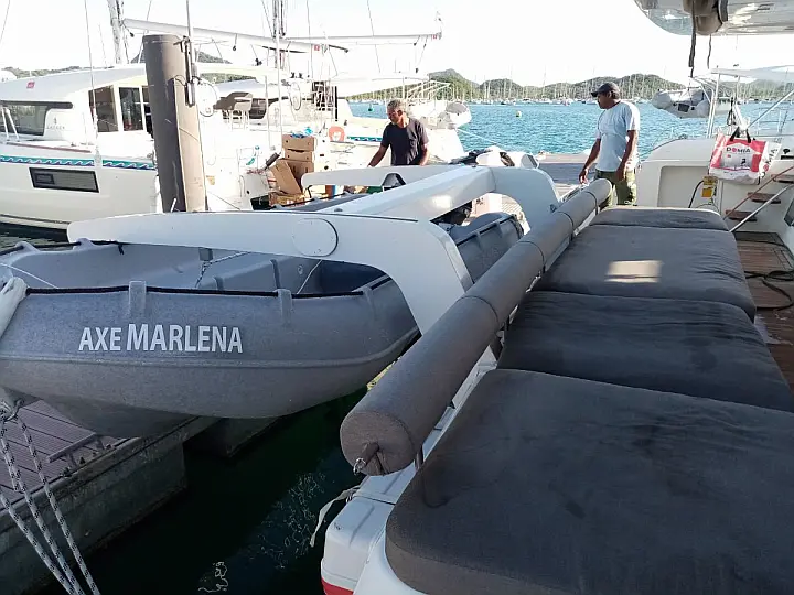 Lagoon 620 - Dinghy