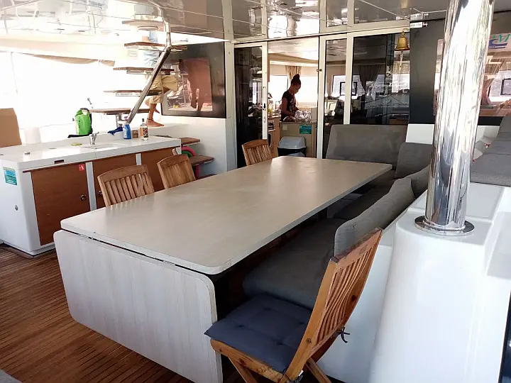 Lagoon 620 - Lounge 1