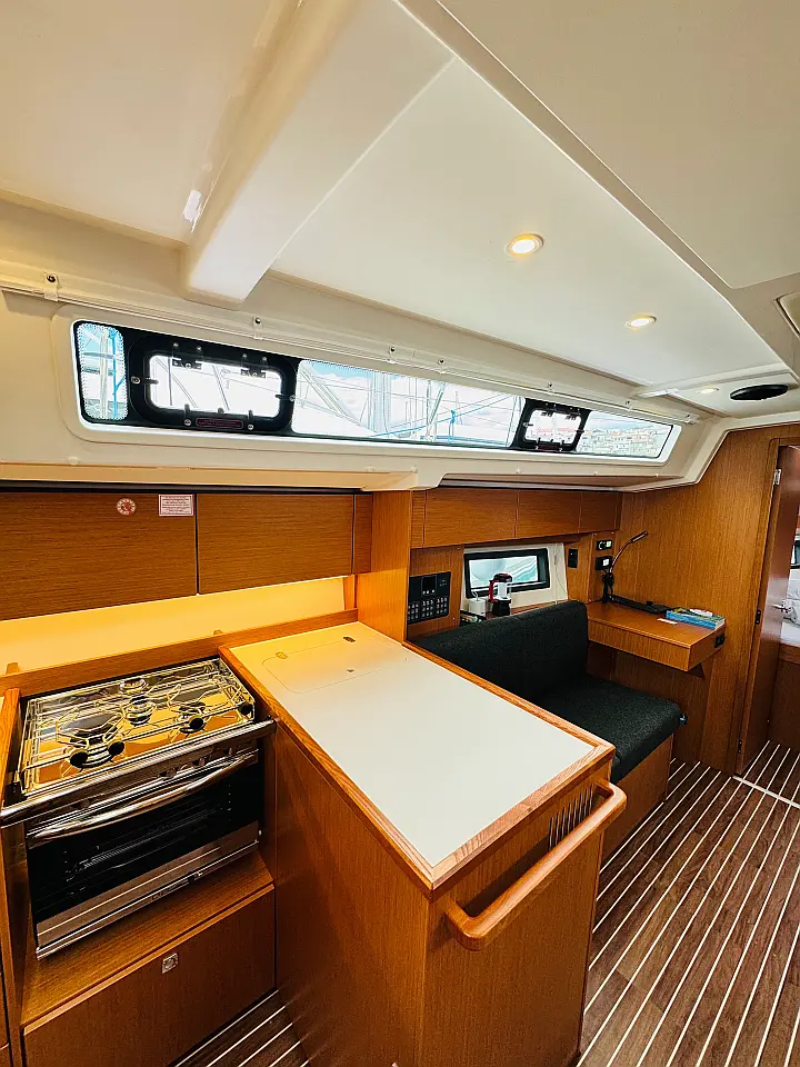 Bavaria C38 - 
