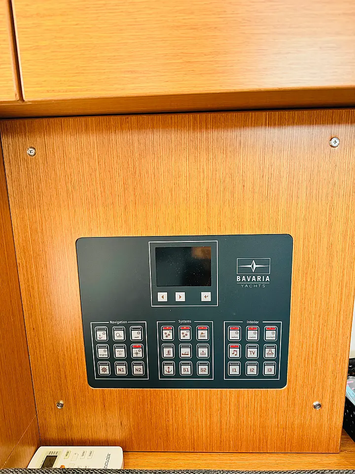 Bavaria C38 - 